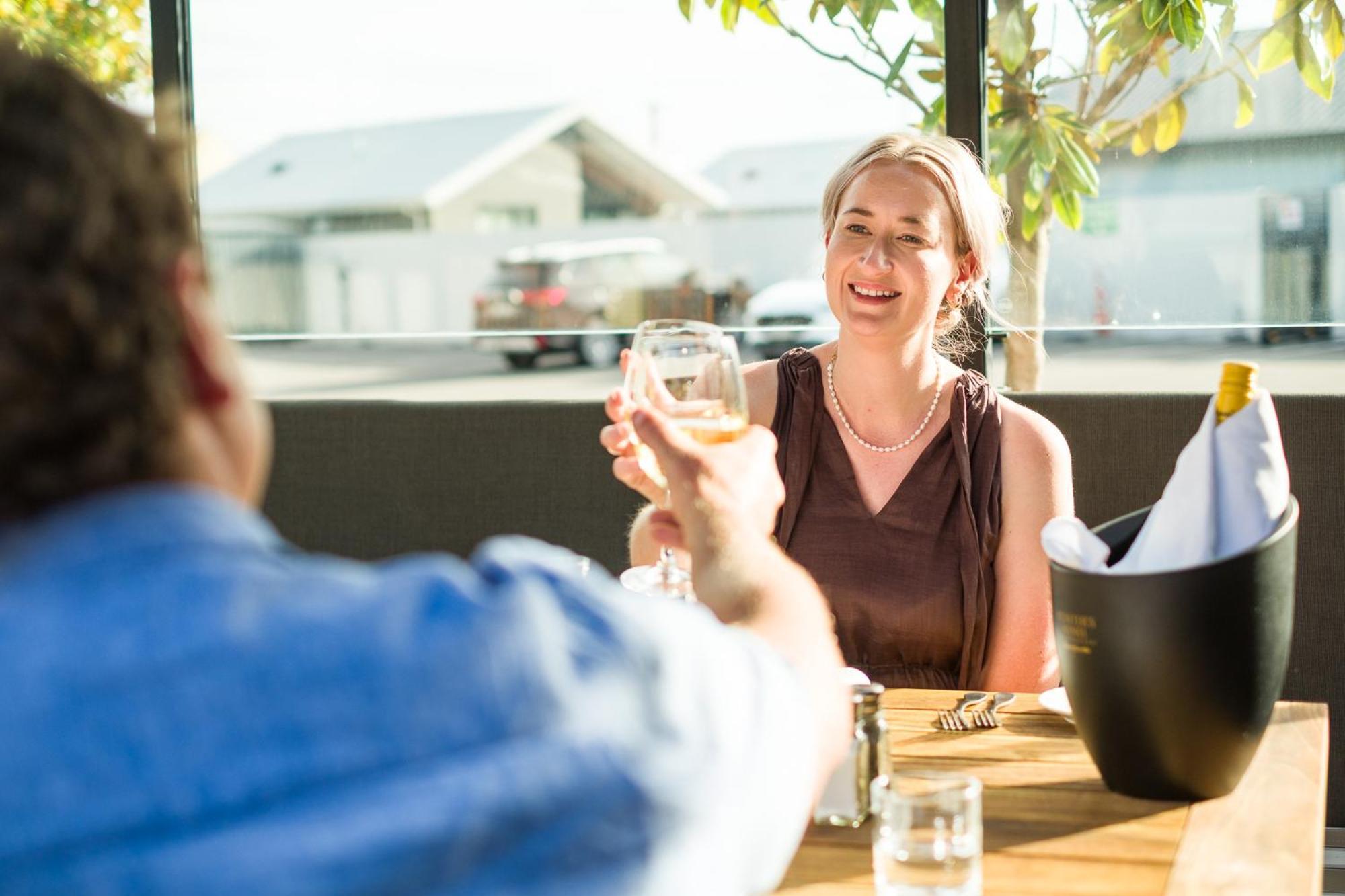 Carnmore Chateau Marlborough Blenheim Exterior foto A woman toasting with a glass of wine