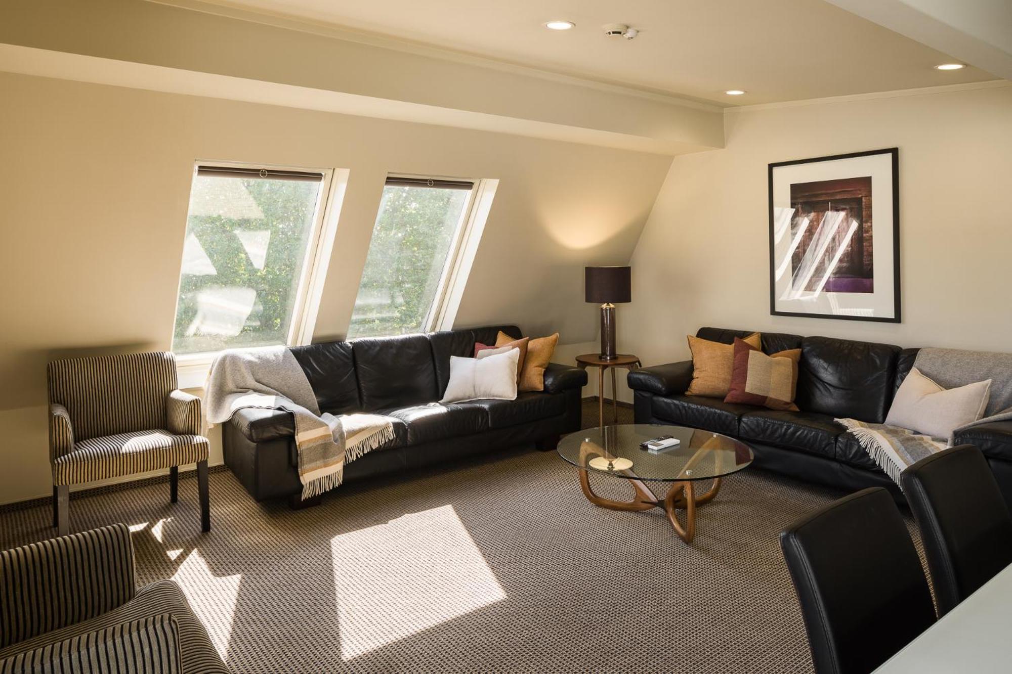Carnmore Chateau Marlborough Blenheim Exterior foto A living room with a skylight